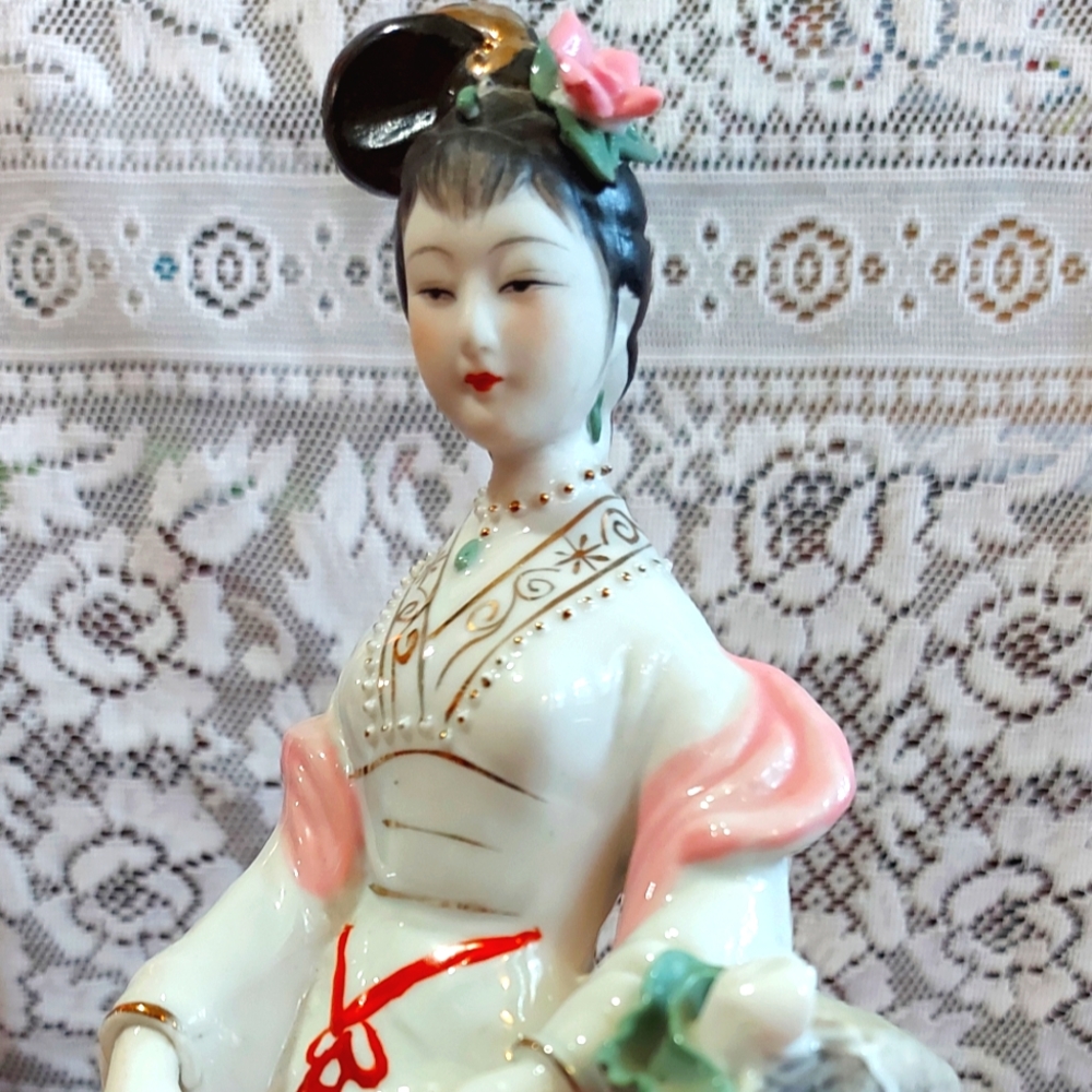 Chinese women porcelain figurine republic period